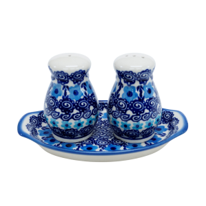 Salt and pepper shakers (A12 D98)