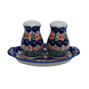 Salt and pepper shakers (A12 D35)