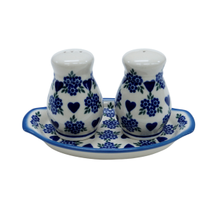 Salt and pepper shakers (A12 D89)