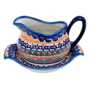 Sauce boat with a tray (A37 D77)