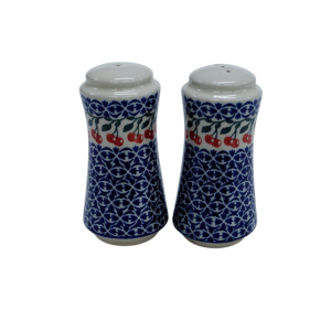 Salt and pepper shakers (A16 D29)  