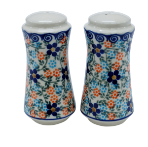 Salt and pepper shakers (A16 D83)