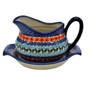 Sauce boat with a tray (A37 D69)