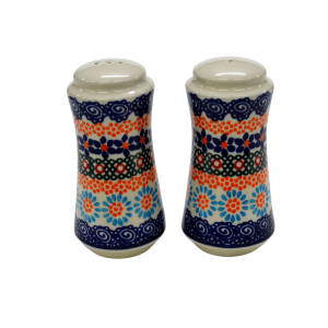 Salt and pepper shakers (A16 D77)