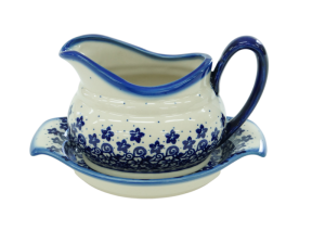Sauce boat with a tray (A37 D27)