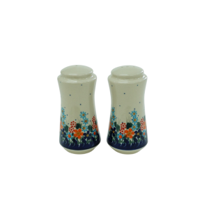 Salt and pepper shakers (A16 D23)