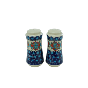 Salt and pepper shakers (A16 D82)