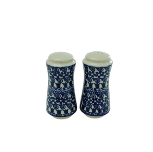 Salt and pepper shakers (A16 D25)