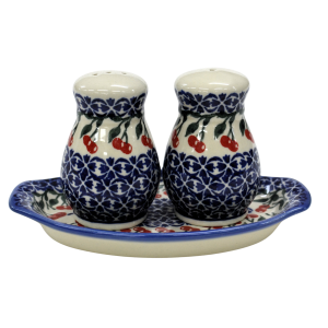 Salt and pepper shakers (A12 D29)   