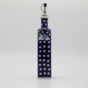 Olive oil bottle with pourer square (A544 D76)         