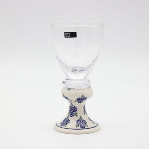 Wine glass with bubbles (A22 D16)       