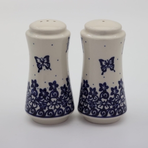 Salt and pepper shakers (A16 D17)  