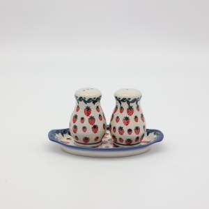 Salt and pepper shakers (A12 D139)    