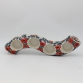 Ceramiczny świecznik bolesławiecki A750 D56 z klasycznym, tradycyjnym wzorem.