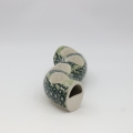 Ceramiczny świecznik bolesławiecki A750 D49 z klasycznym, tradycyjnym wzorem.