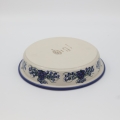 Okrągłe ceramiczne naczynie do zapiekania z Bolesławca, ręcznie zdobiona ceramika bolesławiecka, polskie rękodzieło artystyczne do piekarnika, mikrofalówki i zmywarki.