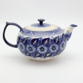 Bolesławiec ceramic teapot – hand-decorated Polish pottery with traditional cobalt patterns. A stylish and durable teapot perfect for serving tea and showcasing authentic Polish ceramic craftsmanship.