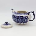 Bolesławiec ceramic teapot – hand-decorated Polish pottery with traditional cobalt patterns. A stylish and durable teapot perfect for serving tea and showcasing authentic Polish ceramic craftsmanship.