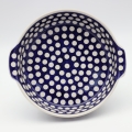 Round ceramic serving dish with handles – Bolesławiec pottery, hand-decorated with traditional patterns. Perfect for serving meats, salads, and appetizers. Stylish and durable Polish ceramic.