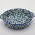 Round ceramic serving dish with handles – Bolesławiec pottery, hand-decorated with traditional patterns. Perfect for serving meats, salads, and appetizers. Stylish and durable Polish ceramic.