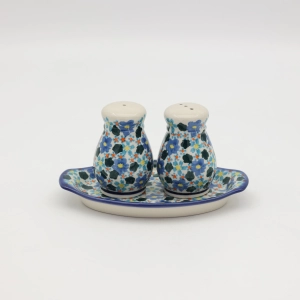 Salt and pepper shakers (A12 D134)   