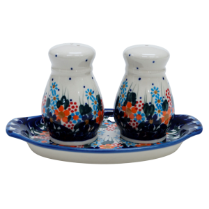 Salt and pepper shakers (A12 D23)