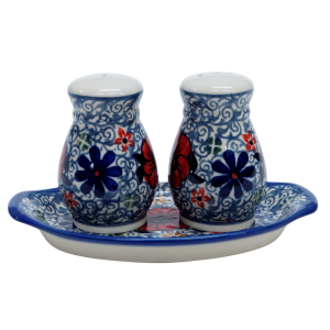 Salt and pepper shakers (A12 D99)