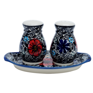 Salt and pepper shakers (A12 D66)