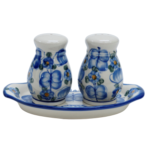 Salt and pepper shakers (A12 D13)
