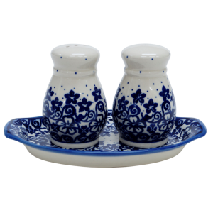 Salt and pepper shakers (A12 D27)