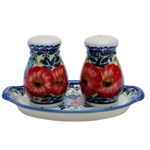 Salt and pepper shakers (A12 D60)