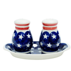 Salt and pepper shakers (A12 D32)