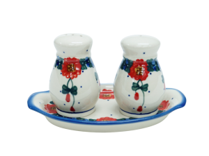 Salt and pepper shakers (A12 D10)