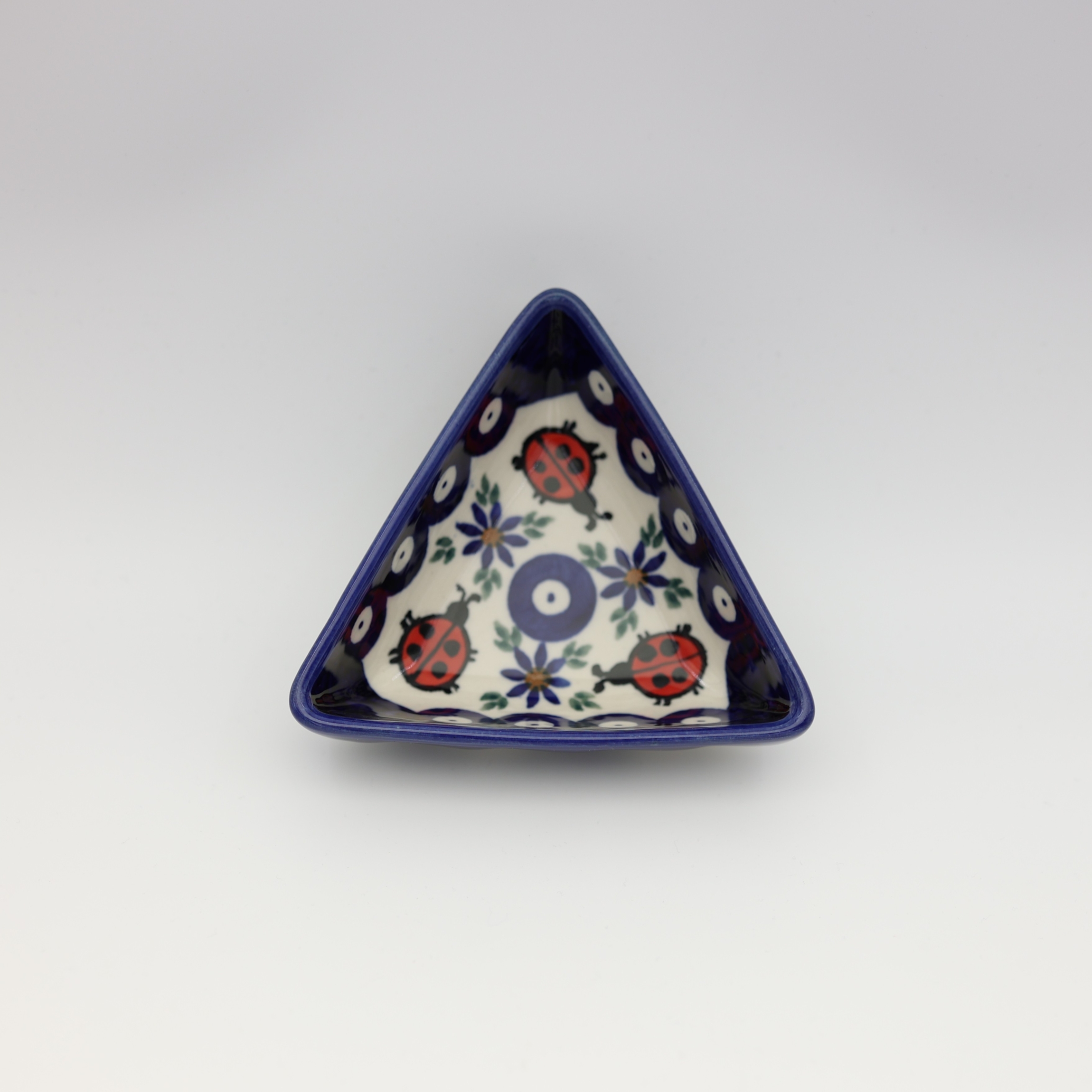 Triangle bowl Bolesławiec D105 ANDY Ceramika – hand-painted Polish pottery with a unique triangular shape and traditional design.