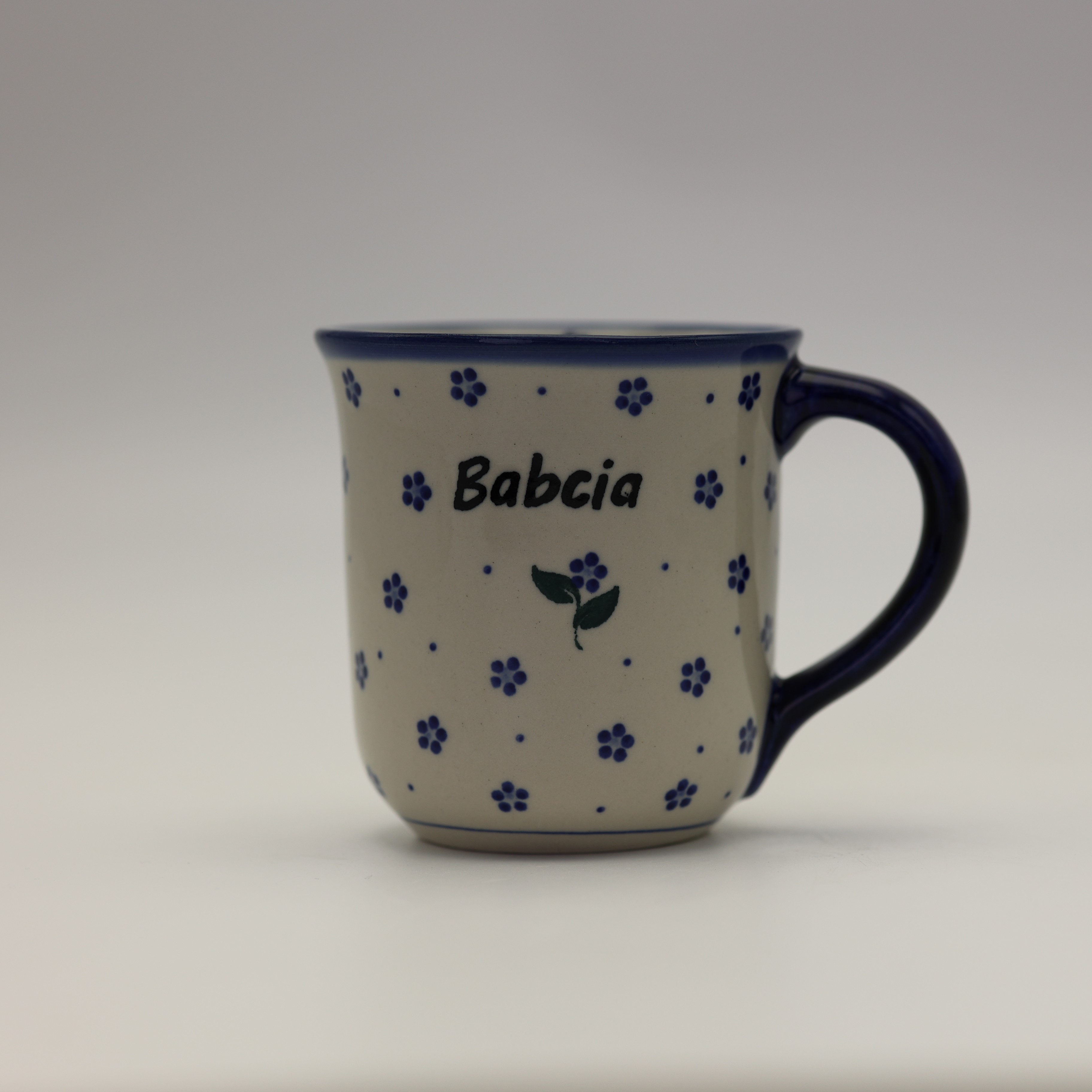 kubek dla babci, prezent dla babci, kubek babcia, kubek tulipan, upominek na dzień babci, kubek ceramiczny babcia, prezent dla babci urodziny