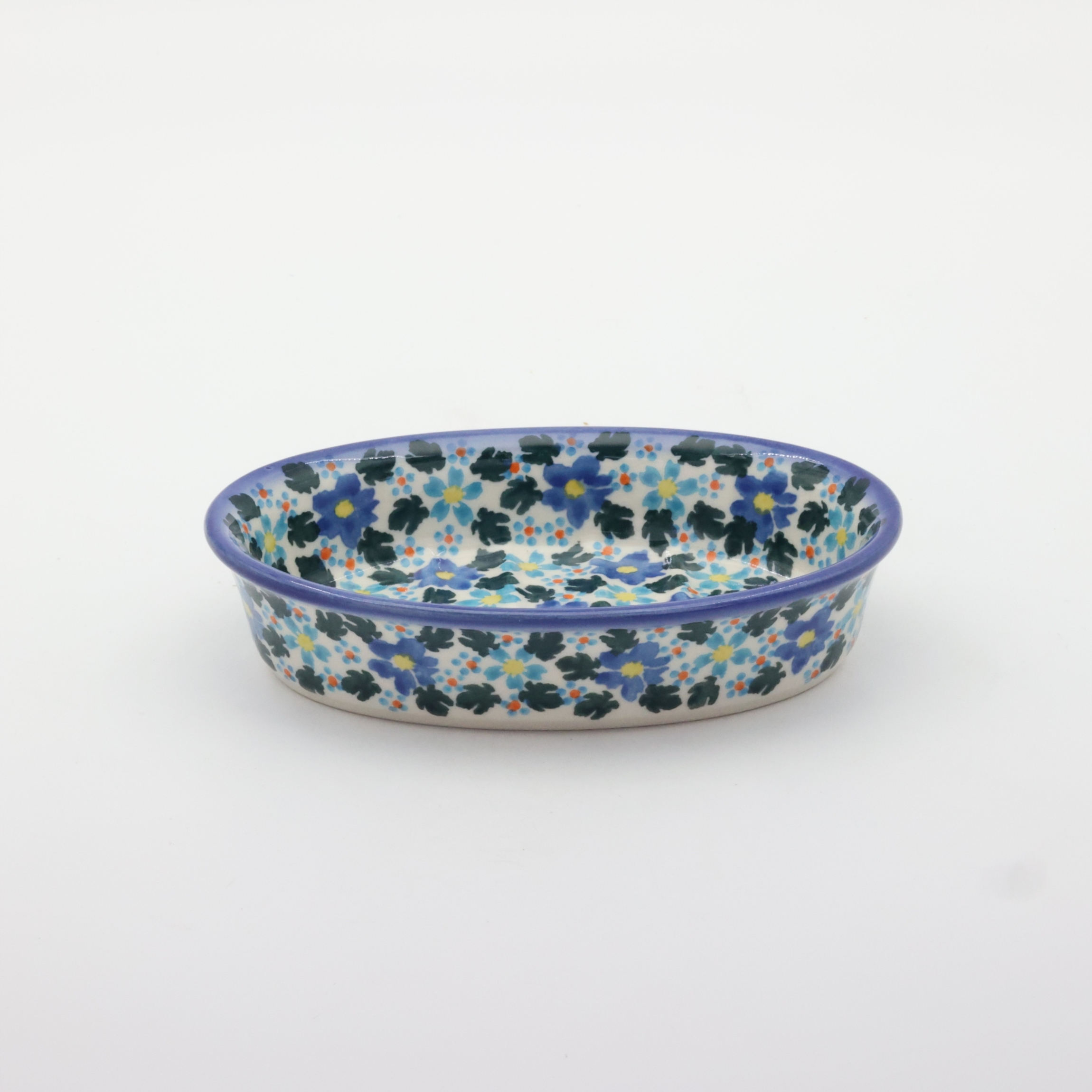 Elegant and durable large soap dish made from authentic Bolesławiec pottery. Hand-painted with traditional Polish patterns, perfect for bathroom decor or as a unique gift. High-quality Polish stoneware, moisture-resistant and designed for everyday use.