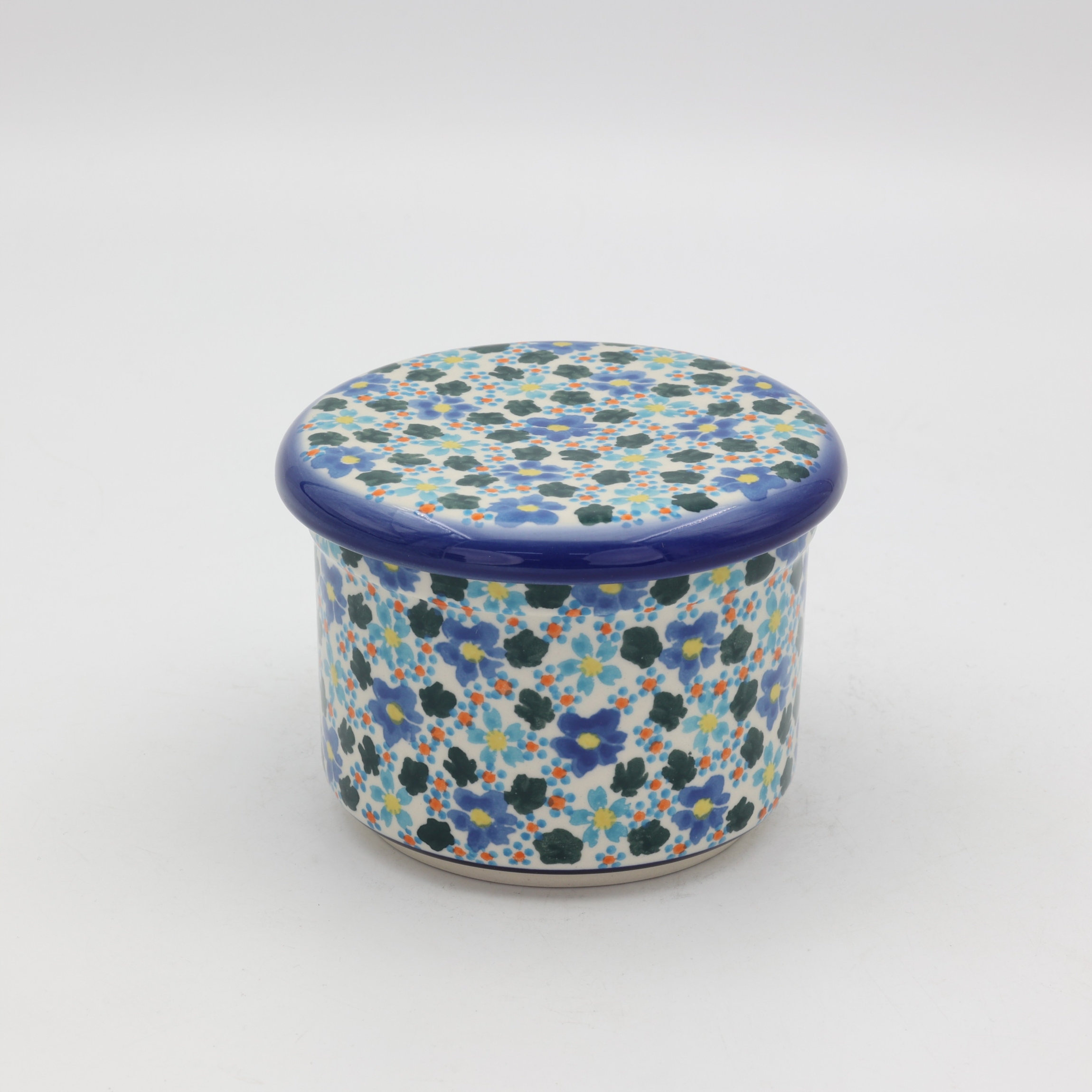 Hand-painted water butter dish made from traditional Bolesławiec pottery. A practical kitchen accessory designed to keep butter fresh and spreadable longer.