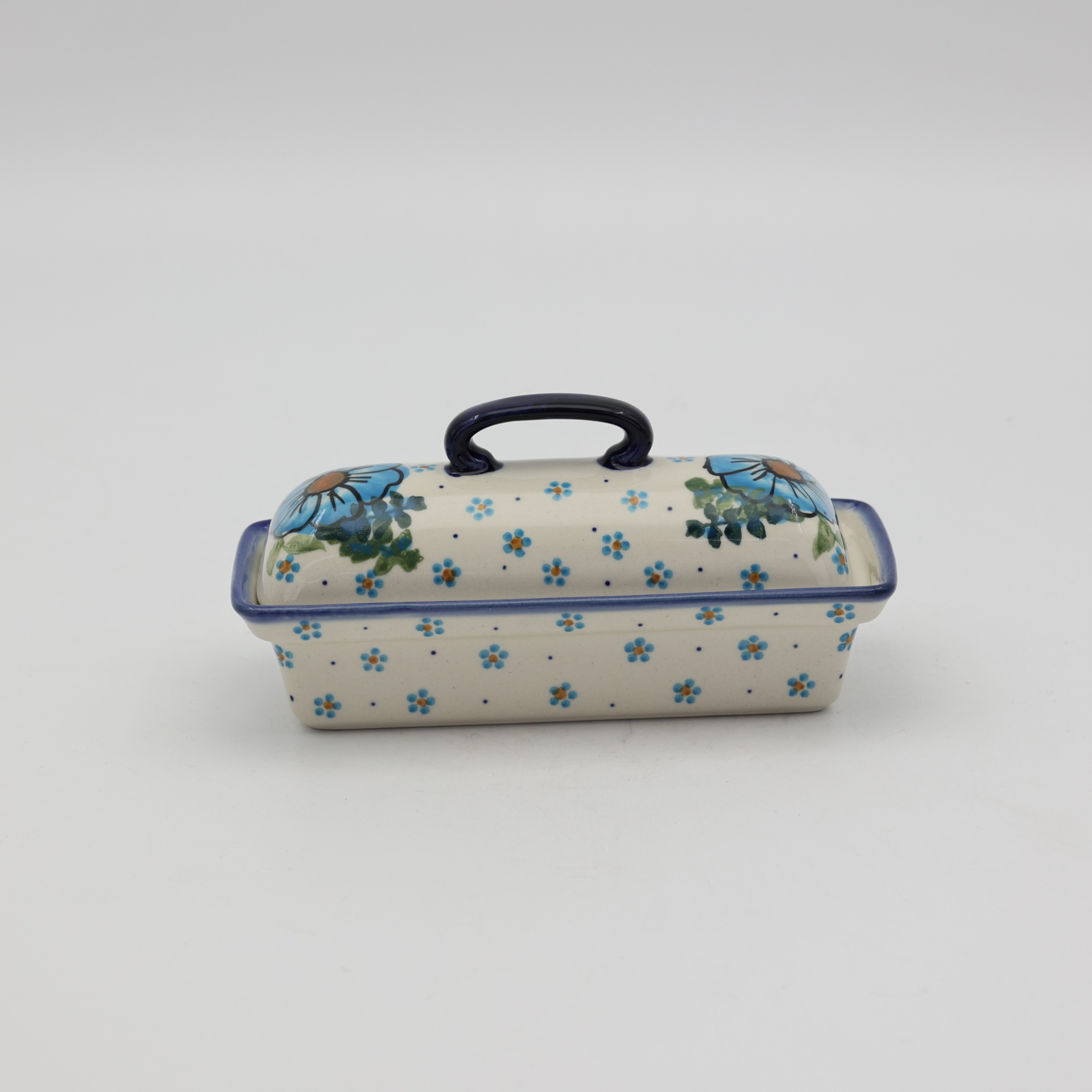 Hand-painted small dessert plate 16 cm made from traditional Bolesławiec pottery. Perfect for serving cakes, desserts, and snacks.