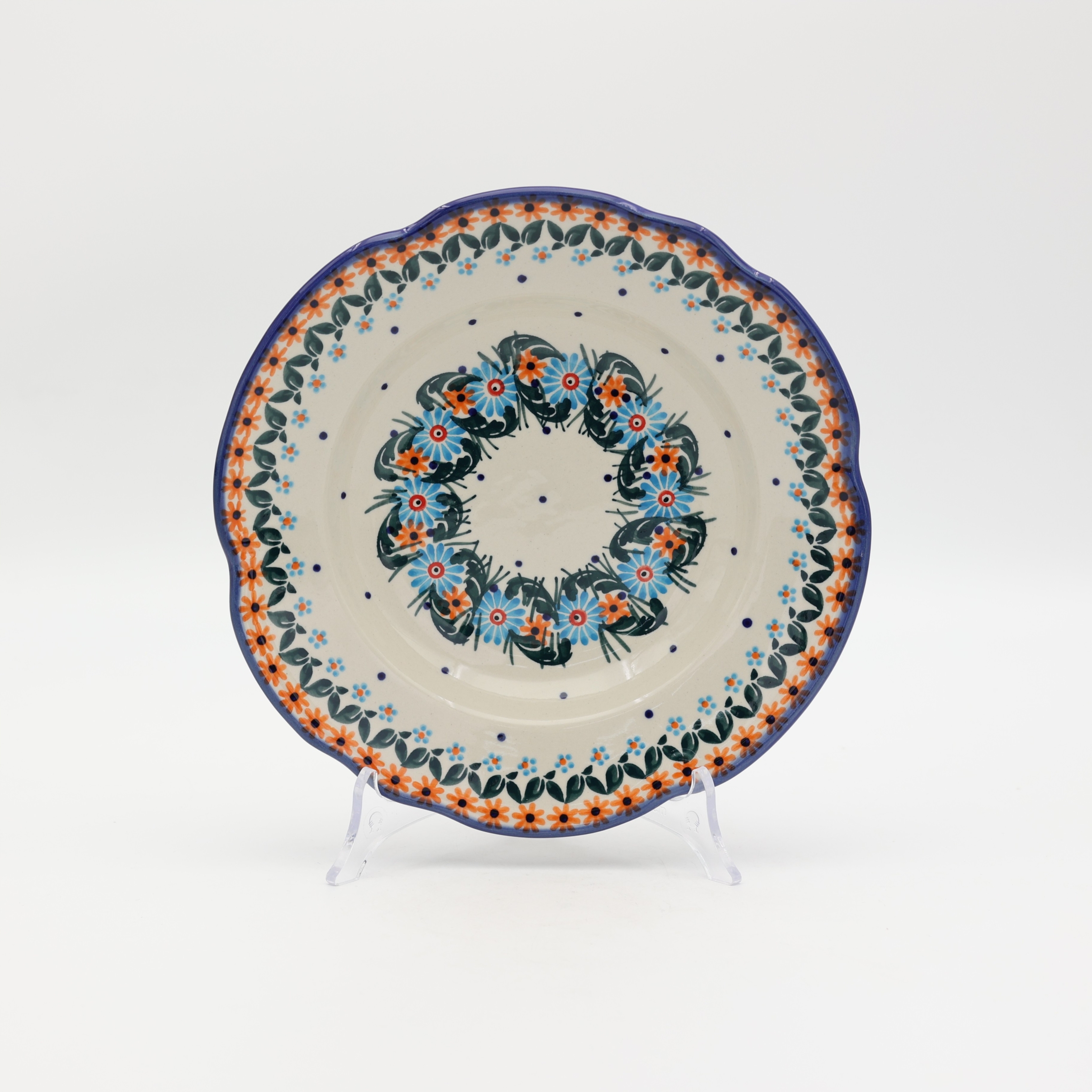 Combining a spacious capacity with a one-of-a-kind design, this plate is an ideal choice for everything from classic soups to contemporary purees and pasta.