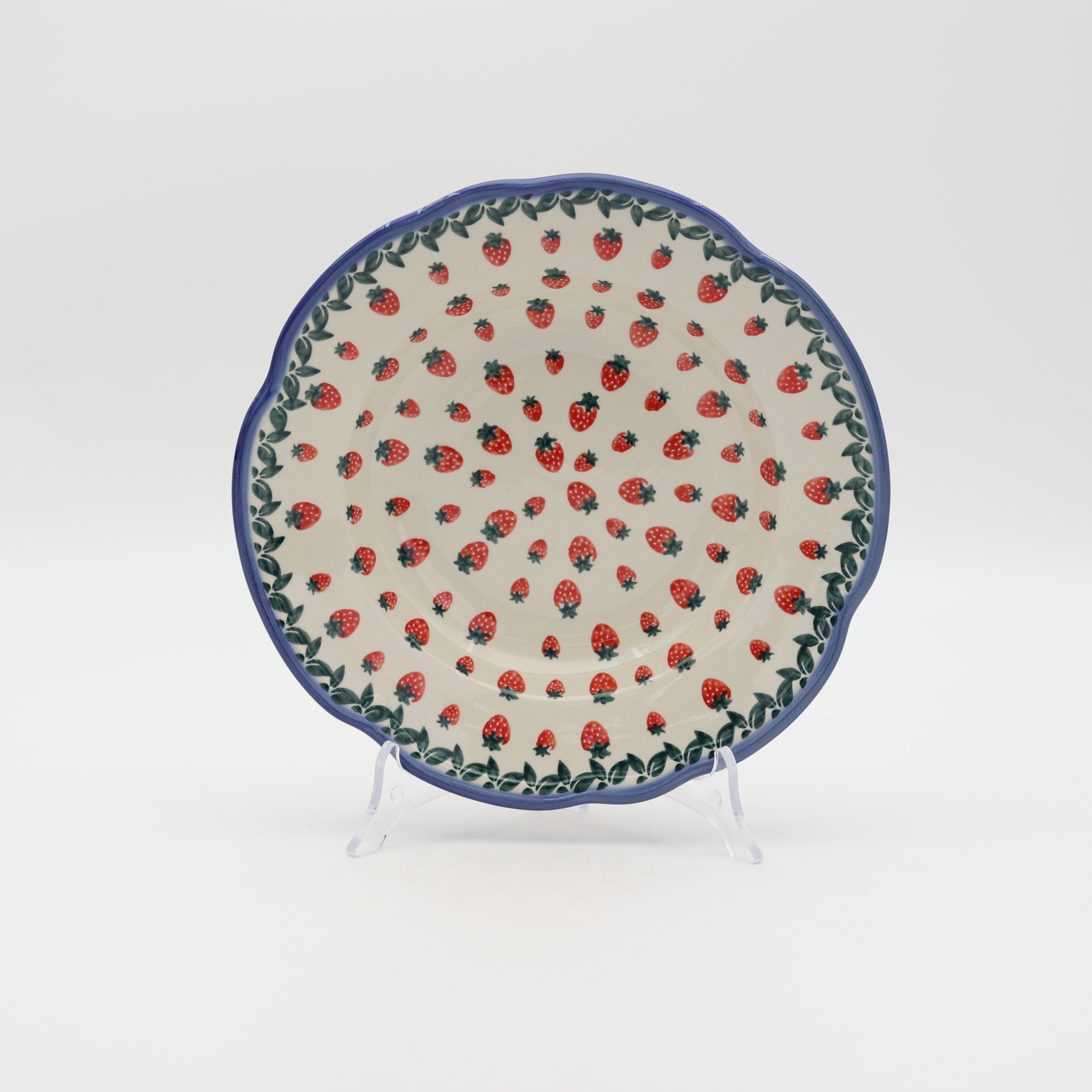 Combining a spacious capacity with a one-of-a-kind design, this plate is an ideal choice for everything from classic soups to contemporary purees and pasta.