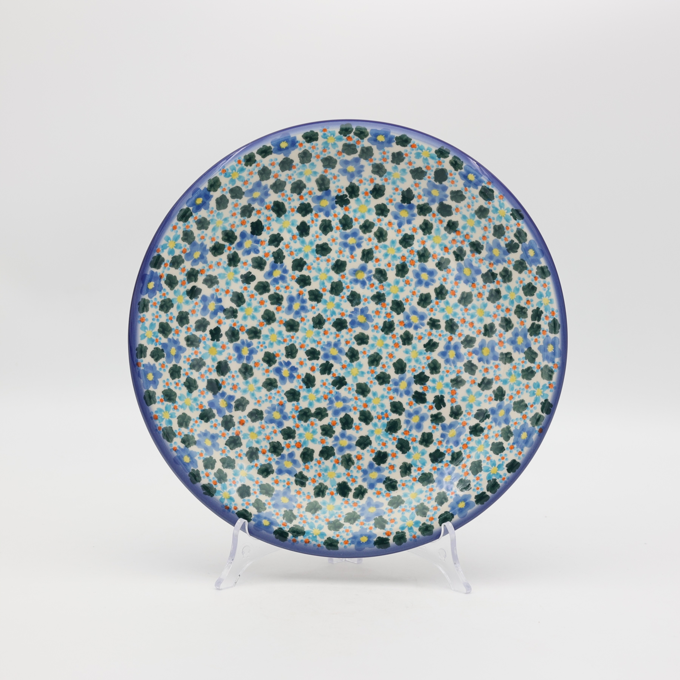 Elevate your dining experience with the ANDY collection dinner plate. This 26 cm flat plate is a centerpiece of any tableware set, merging centuries of Bolesławiec pottery tradition with premium craftsmanship.