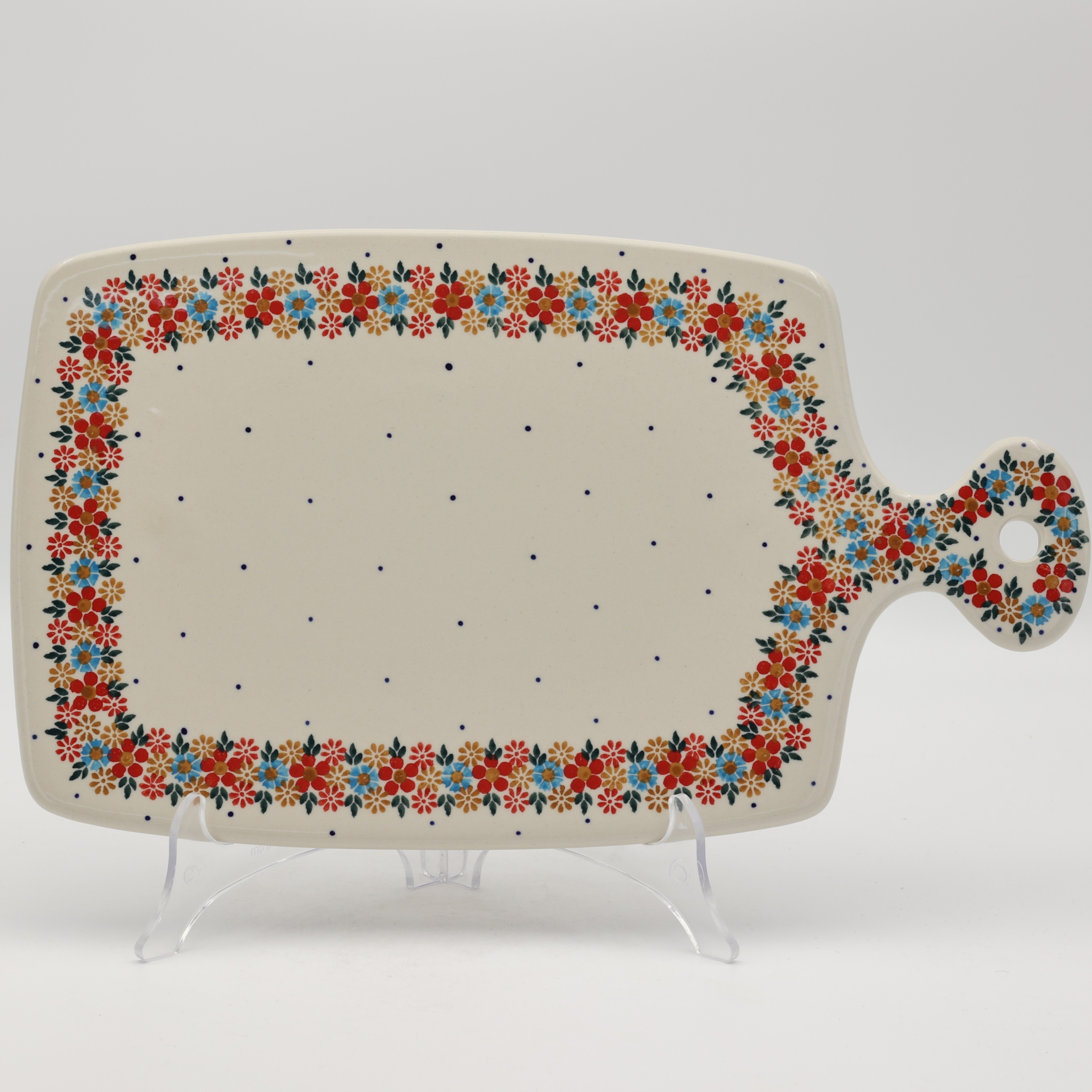 This impressive, hand-decorated ceramic board is the perfect blend of function and art, ideal for elegantly serving large platters of cold cuts, cheeses, or bread. Made from durable Bolesławiec stoneware.