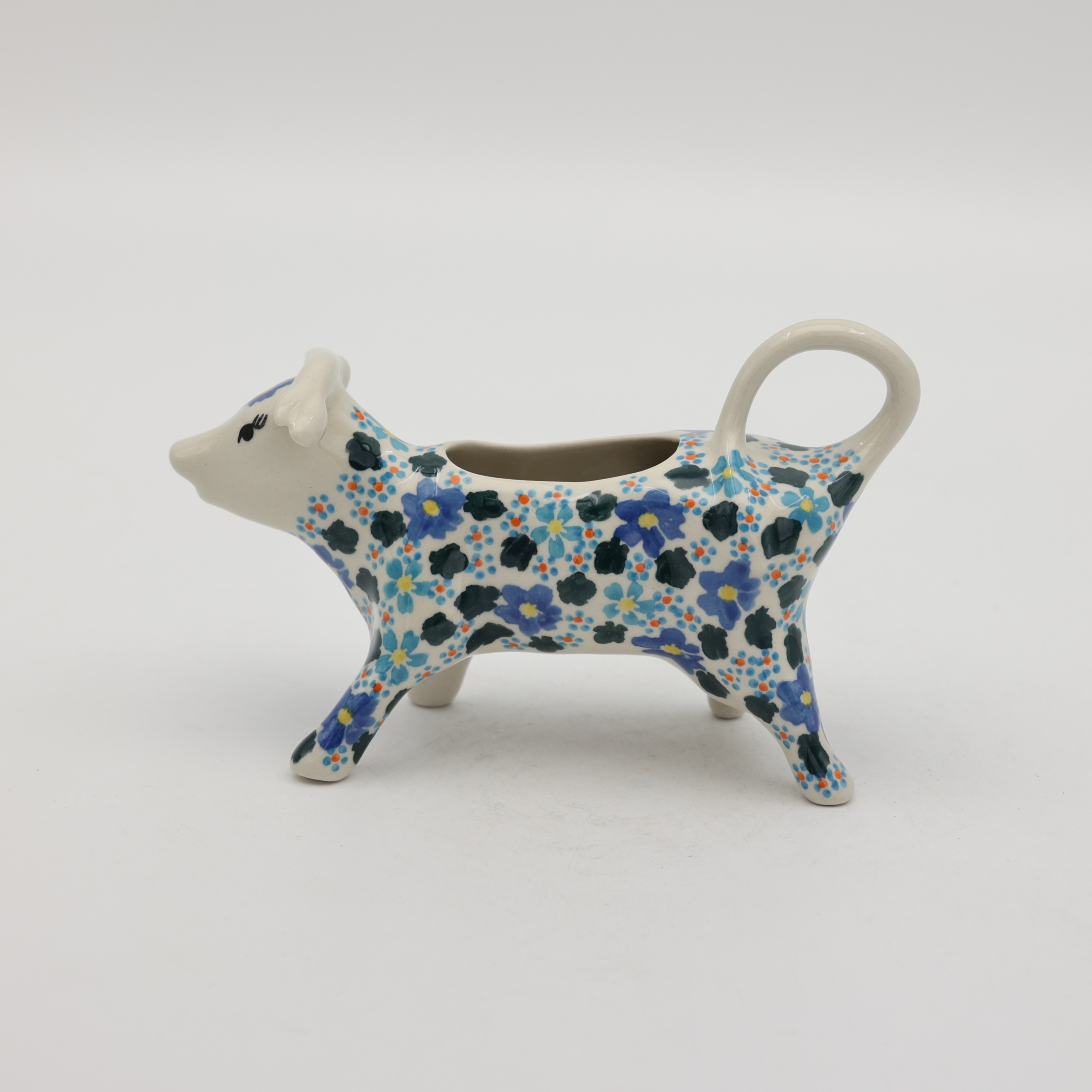 This unique piece was crafted from the highest quality stoneware and hand-decorated using the traditional stamping method, which guarantees that every single item possesses its own unique character and soul.